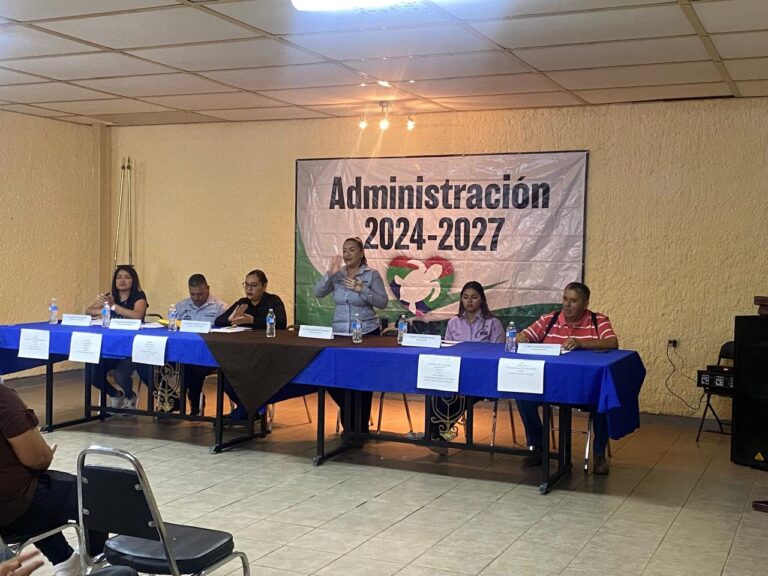 Impulso a la Educación: Entrega de Becas a Estudiantes de López