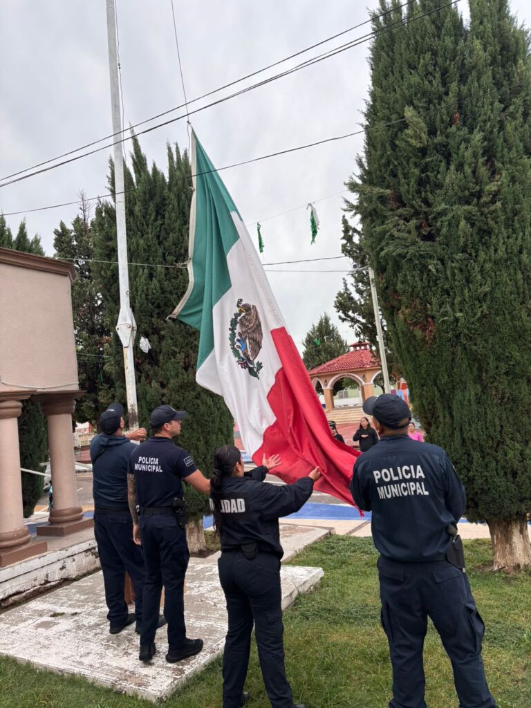 López conmemora la Consumación de la Independencia de México con acto cívico solemne